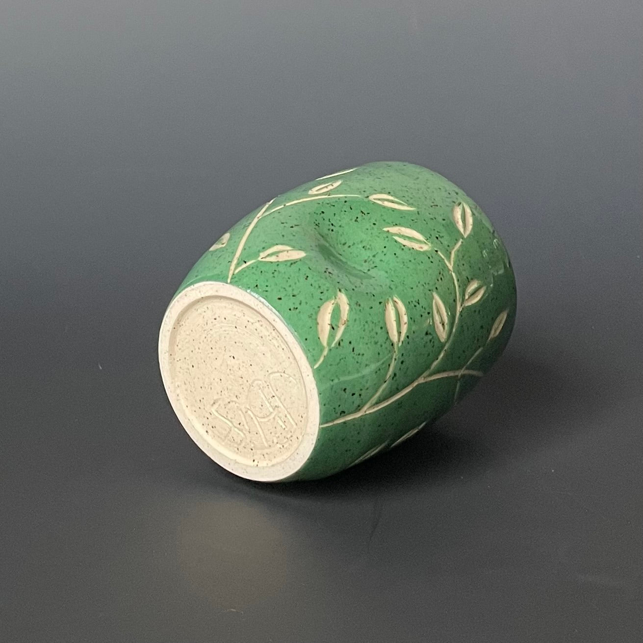 Green Leaf Carved Thumb Tumbler